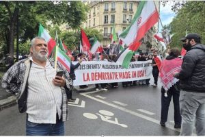 رسانه فرانسوی: ایرانیان مقیم فرانسه برای دفاع از وطن اعلام آمادگی کرده اند